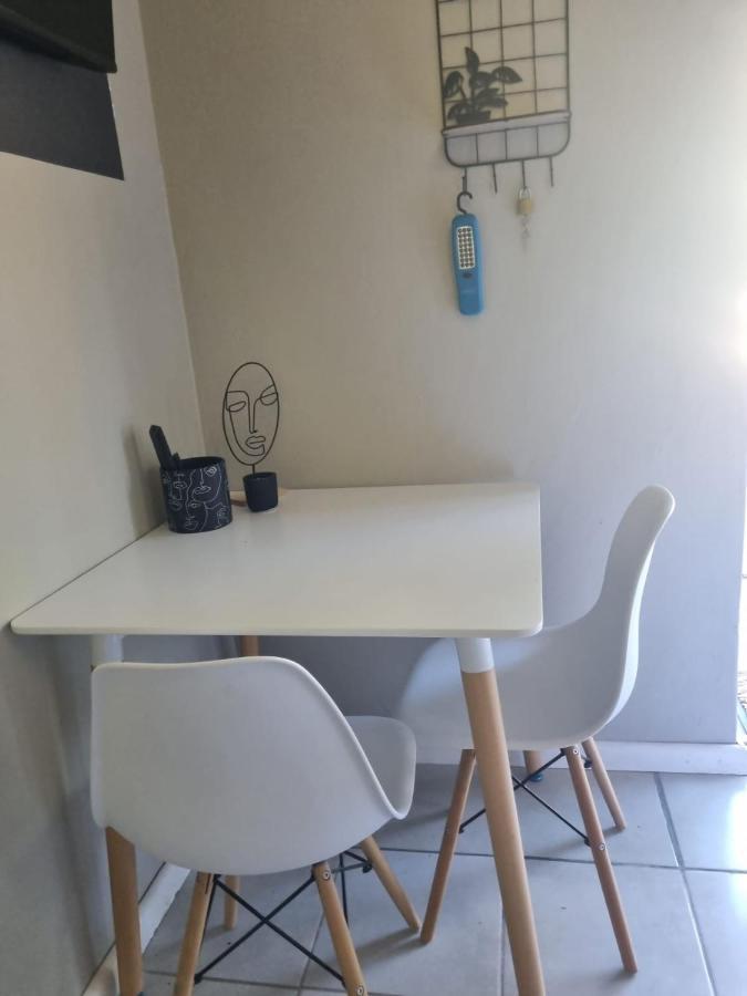 Angel 8 Airbnb Apartment 2 Robertson Extérieur photo